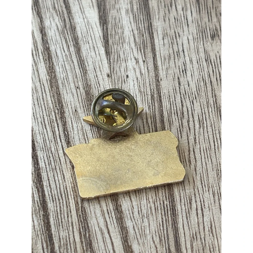 00023 USBC 600 Series Bowling Star Hat Enamel‎ Lapel Pin Collectible